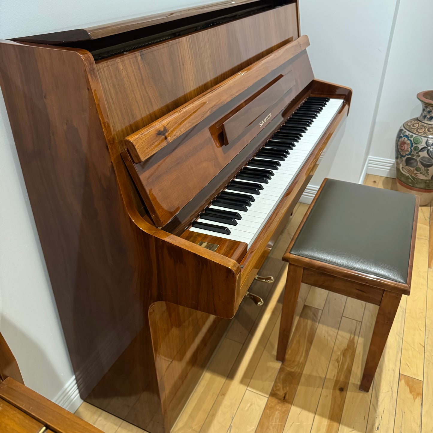 Samick model S-108S - 42½" (108cm)