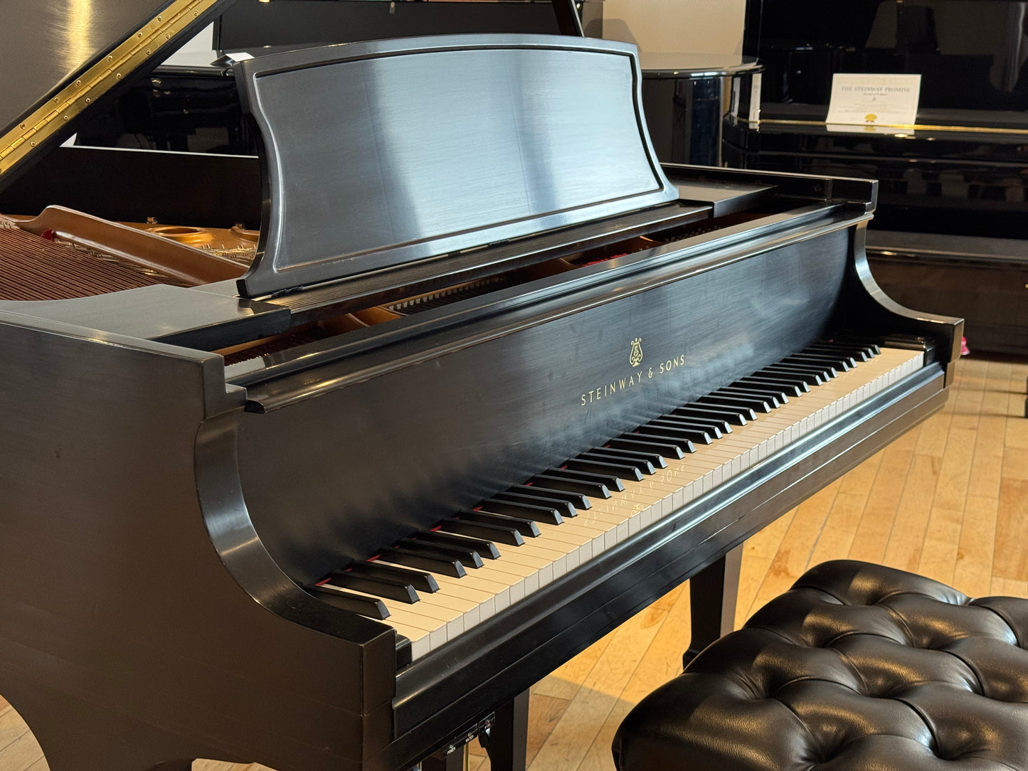 Steinway & Sons modèle L – NY (2004)