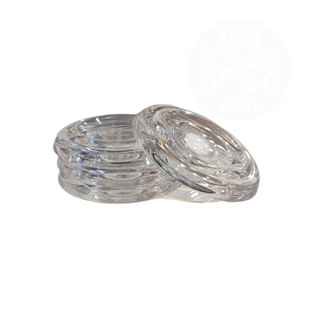 Petite sous-pattes, piano à queue clair