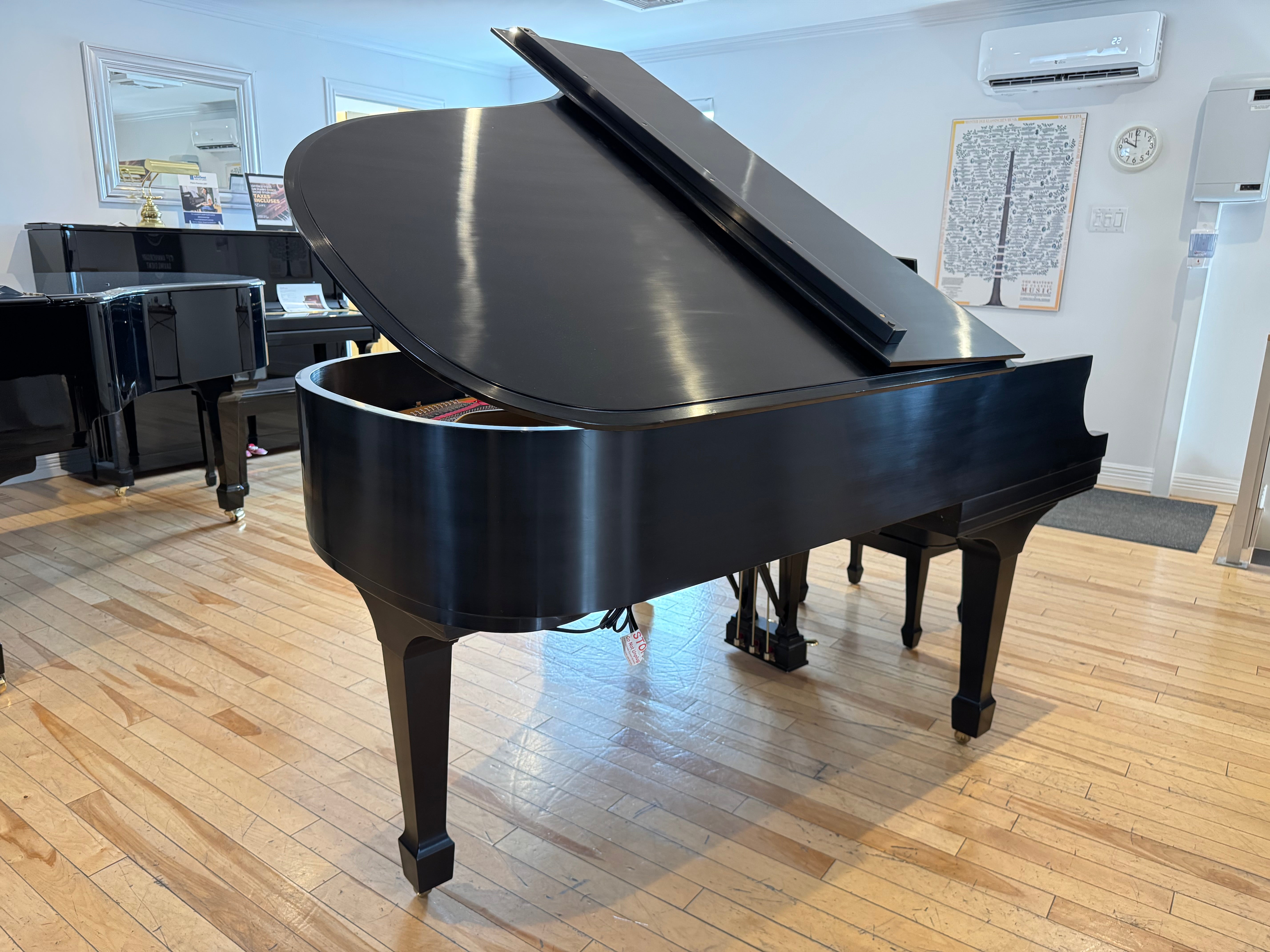 Steinway & Sons modèle L – NY (2004)
