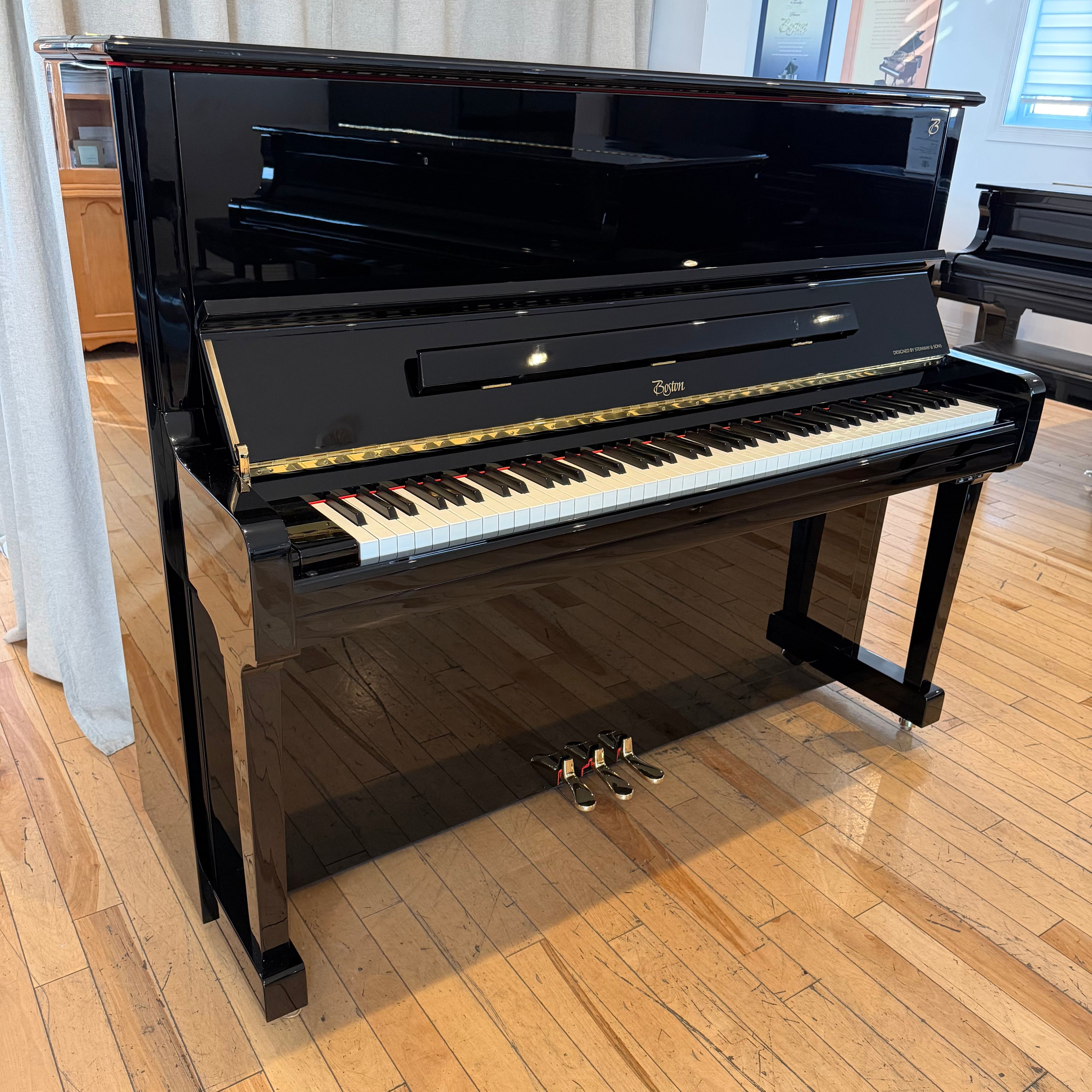 Piano droit Boston UP-126E – Conçu par Steinway & Sons