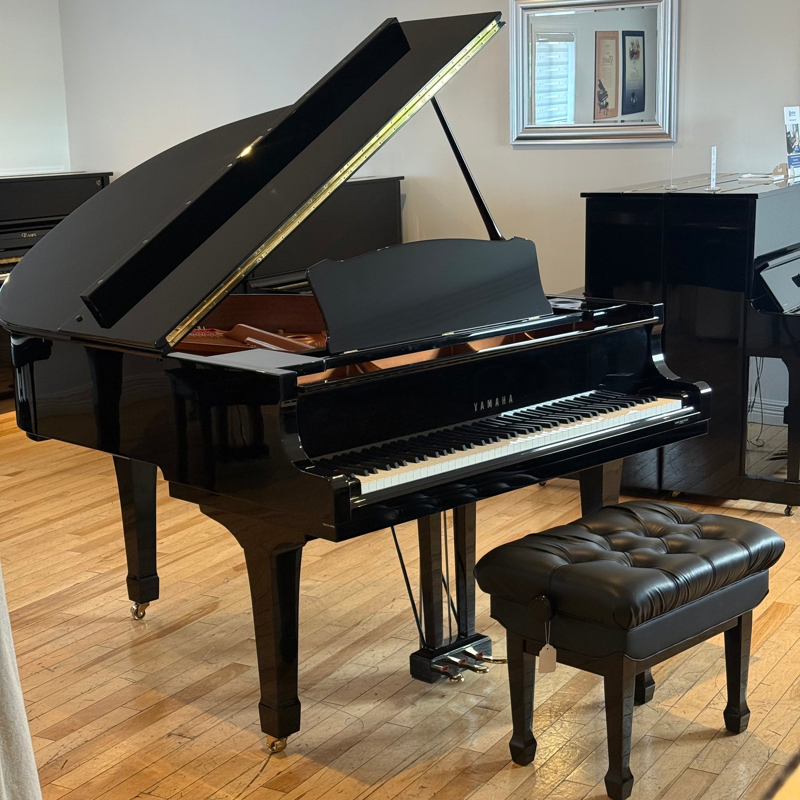 Piano à queue Yamaha modèle C1 – fabriqué au Japon (2010)