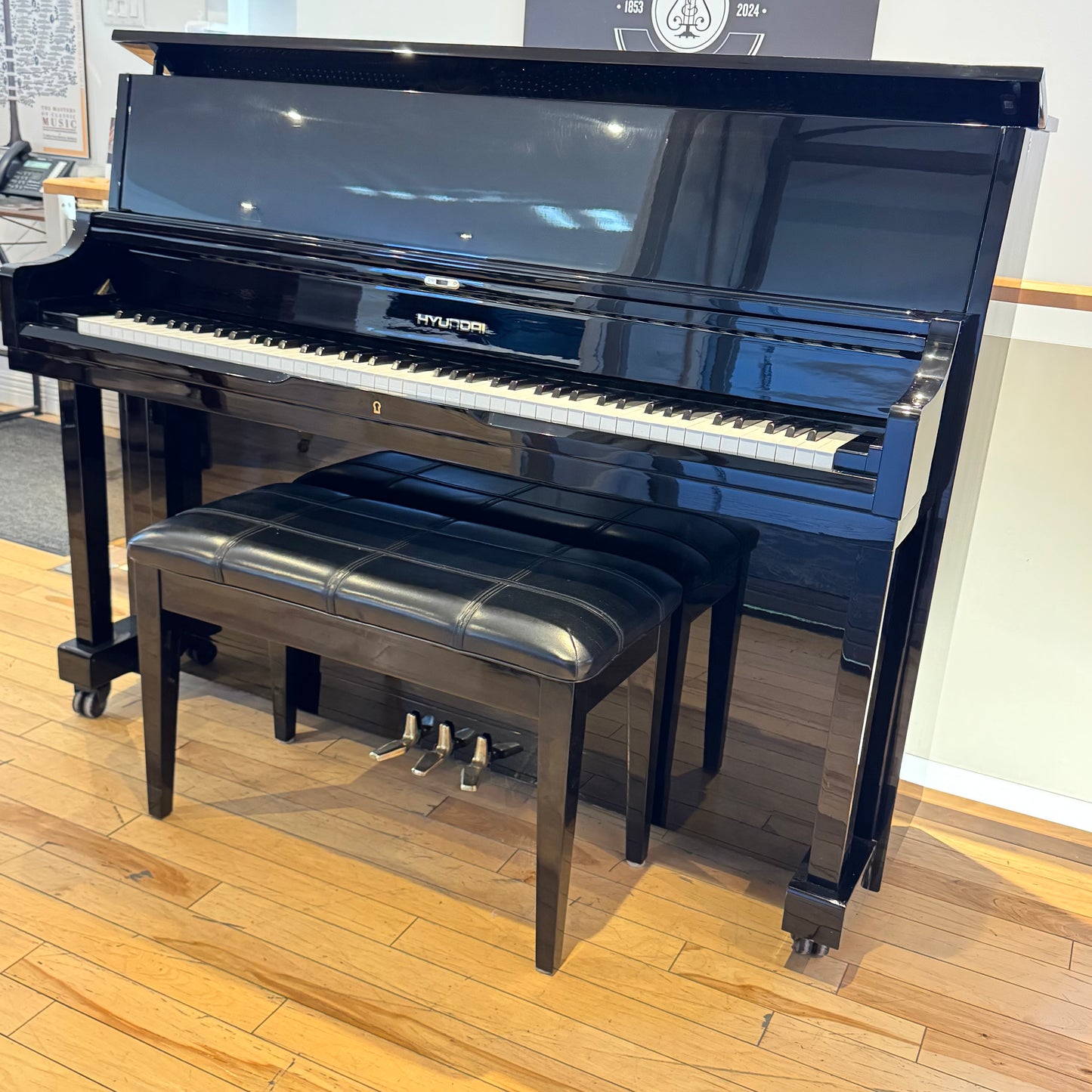 Hyundai droit model U852 (43")