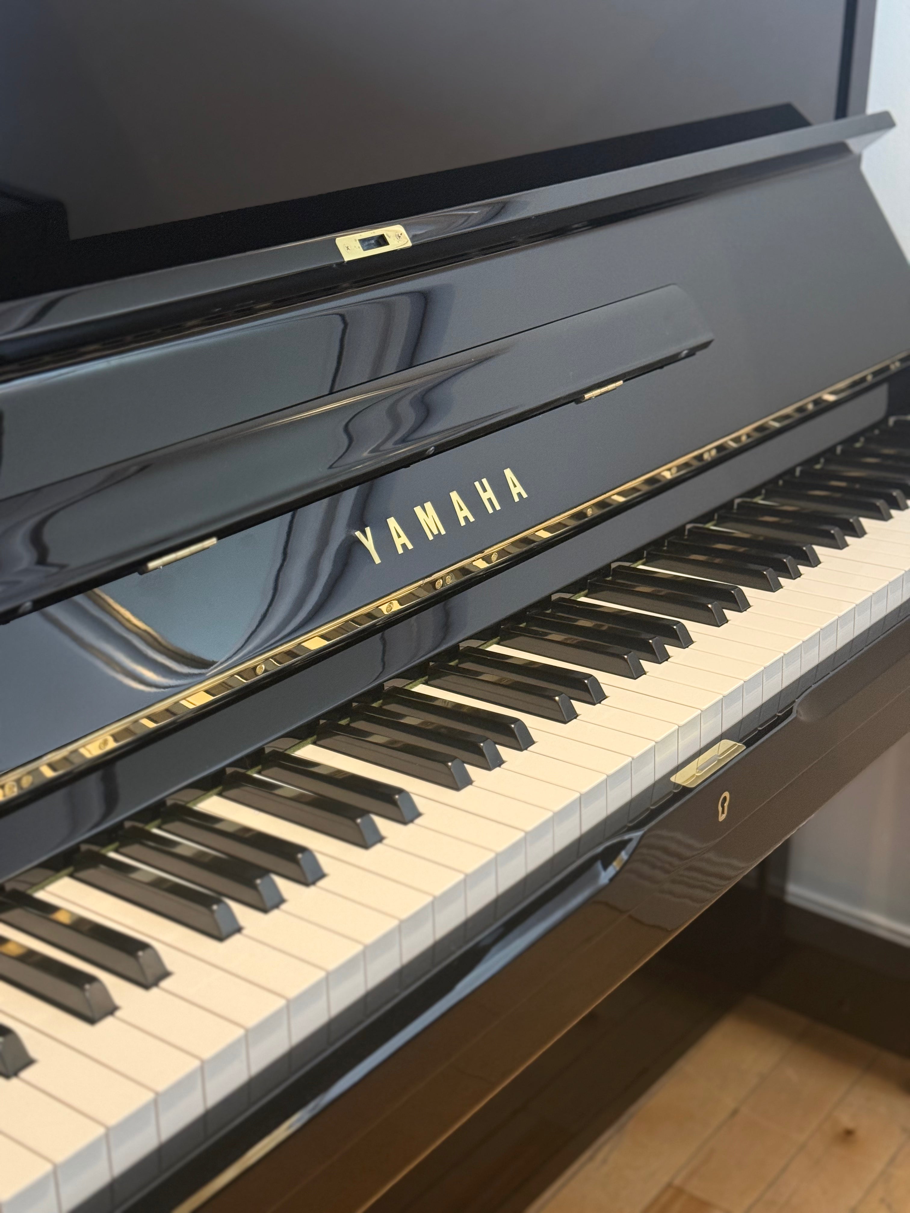 Pianos droits Yamaha U1 – Reconditionnés 48"
