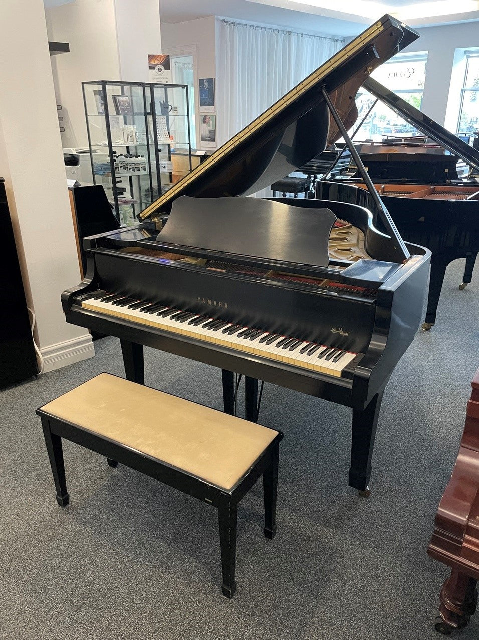 Yamaha grand piano Model G3 - 6' (183cm)