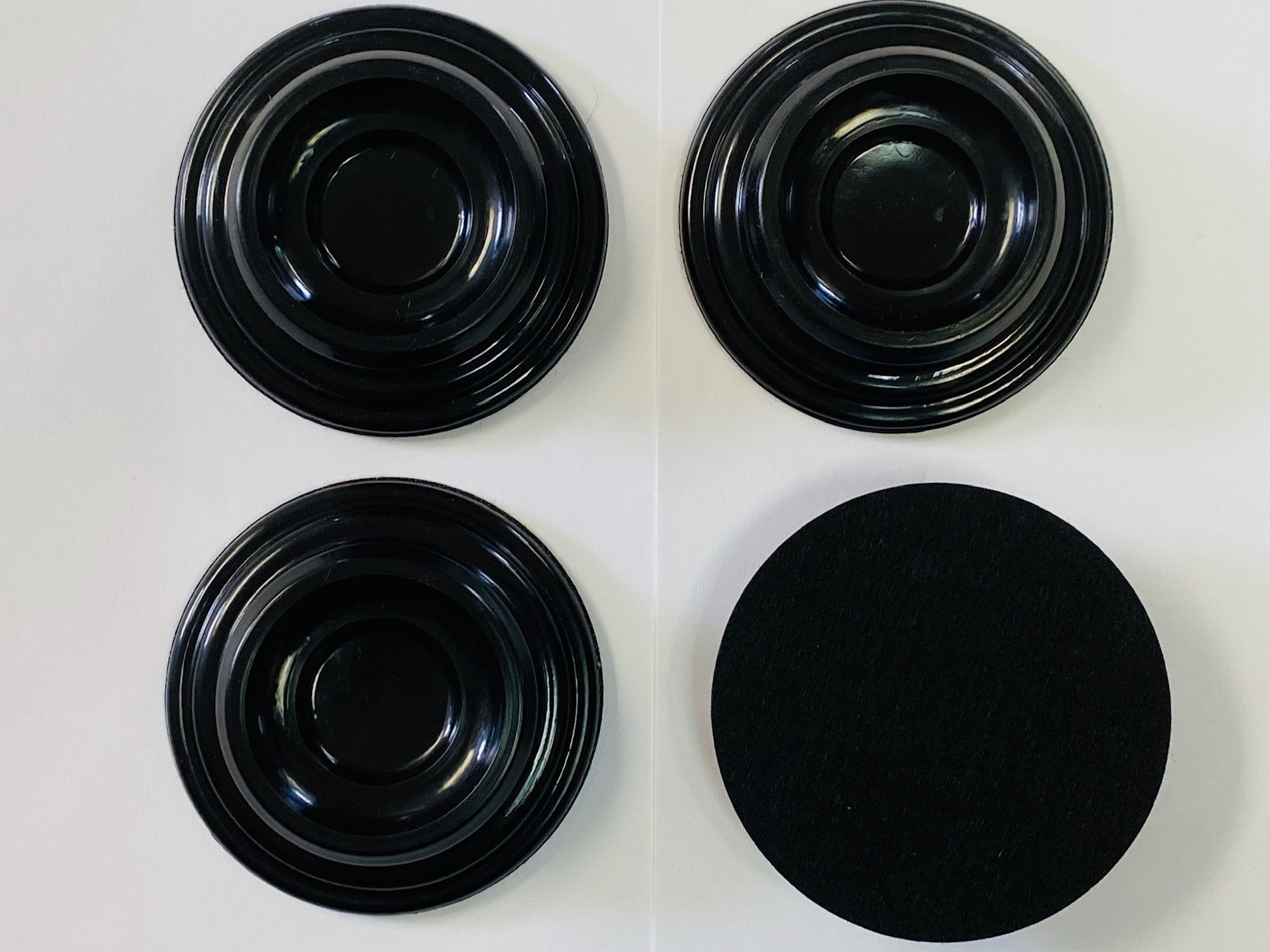 Sous pattes medium en plastique noir (Set of 4)