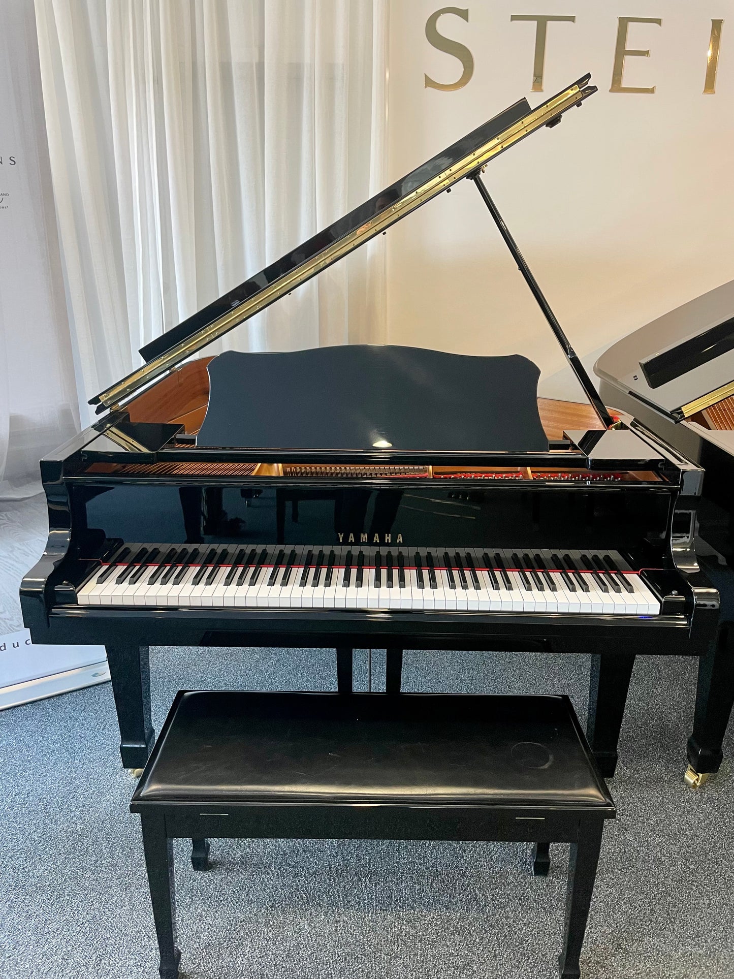 Yamaha grand piano Model C2 - 5' 8" (173cm)